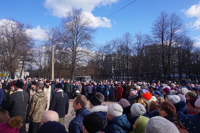 С погибшим на Донбассе воином 58-й ОМПБр Дмитрием Гринем простились в Шостке 03