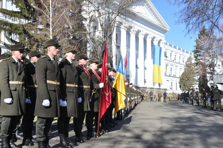В Києві попрощалися із загиблим внаслідок російського обстрілу розвідником 30-ї ОМБр Антоном Сидоровим 01