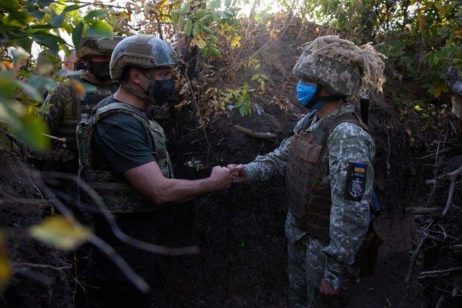 Зеленський - військовослужбовцям: У вас найскладніша, найпатріотичніша робота 04