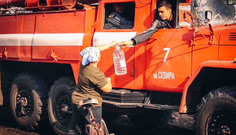 На Київщині ДСНС врятувала ціле село від пожежі