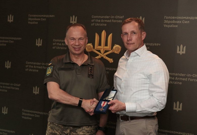 Сирський зустрівся з генералом НАТО Баззардом