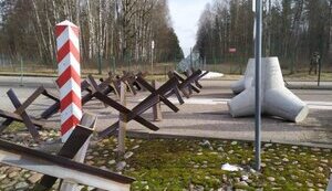 Польща встановлює протитанкові загородження на кордоні з РФ і Білоруссю. ФОТО