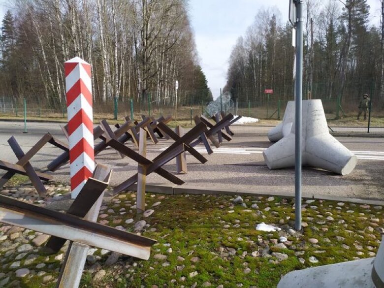 Польша устанавливает противотанковые заграждения на границе с РФ и Беларусью 01