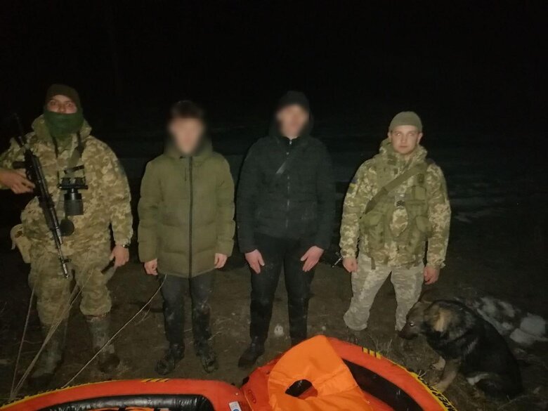 Ухилянти планували переплисти Тису на човнах