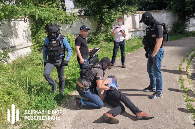 Чиновник Укртрансбезопасности, систематически требовавший взятки у перевозчиков, задержан на горячем в Киеве, - ГБР 02