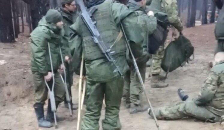 Two occupiers on crutches as part of assault group go on combat mission near Kreminna. VIDEO