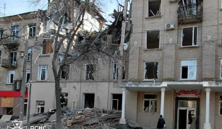 Удар РФ по Дружковке 2 марта: 3 погибших и 16 раненых, аварийно-спасательные работы завершены. ФОТОрепортаж