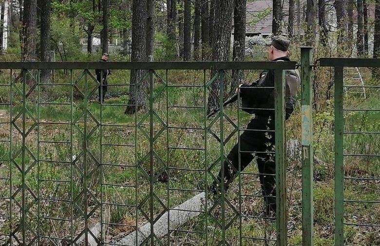 В Ірпені виявили розтяжки в парку біля дитячої лікарні, - Нацгвардія 03