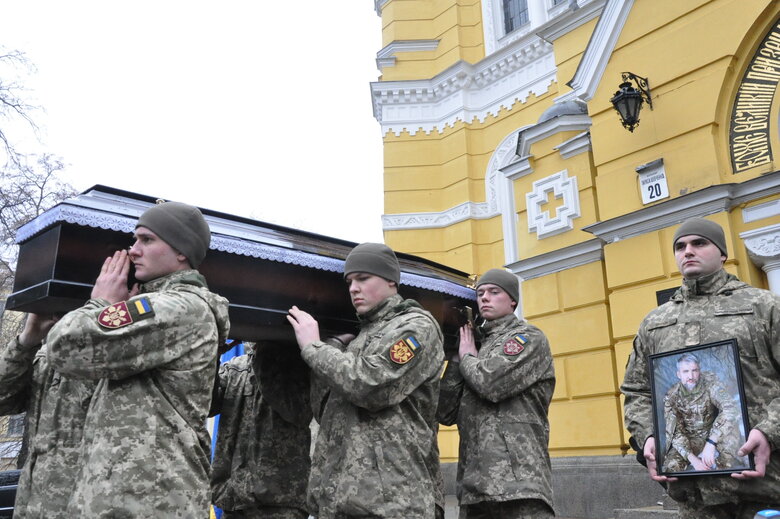 Із українським захисником та одним із розробників гри S.T.A.L.K.E.R Володимиром Єжовим, який загинув у боях під Бахмутом, попрощалися в Києві 34