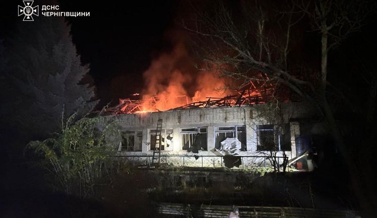 Дрони атакували Чернігів і область: є влучання, здійнялись пожежі. ФОТОрепортаж