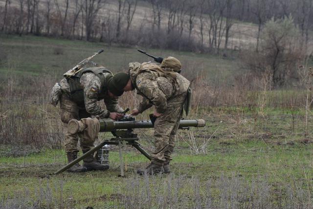 Николаевские десантники провели учения с боевой стрельбой 05