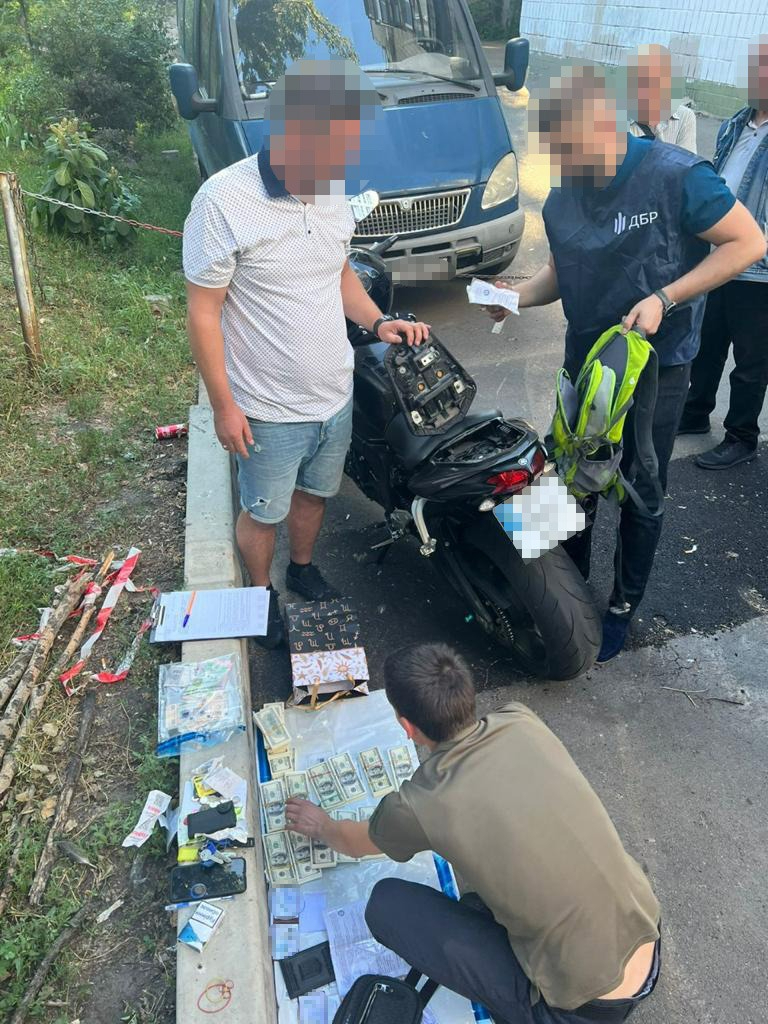 Посадовець КМДА, який брав данину з київських автоперевізників на сотні тисяч доларів, постане перед судом, - ДБР 02