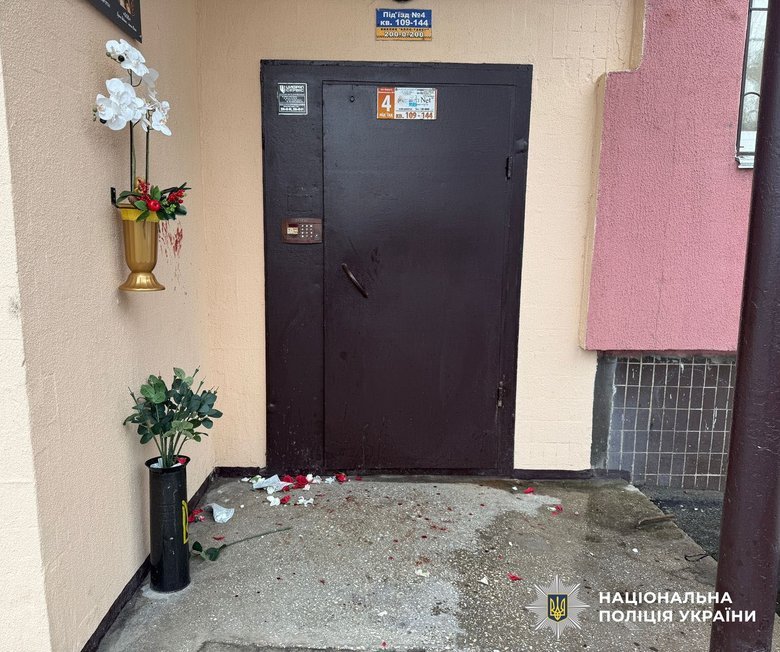 У Києві хлопець пошкодив меморіал загиблому військовому