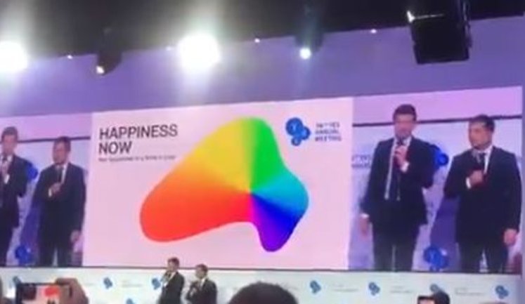 Зеленский на форуме YES разыграл сценку с актером "Квартала" Великим, который пародирует его. ВИДЕО