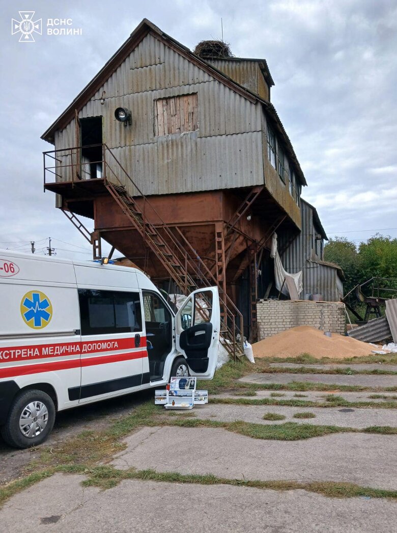 У Волинській області дитина впала у зерносховище