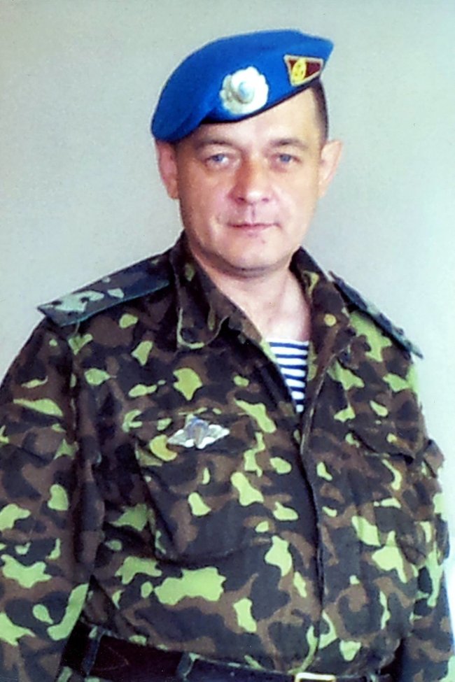 У Синельниковому на Дніпропетровщині відкрили меморіальні дошки пятьом загиблим у зоні АТО воїнам: вони були серед перших мобілізованих на захист України 05