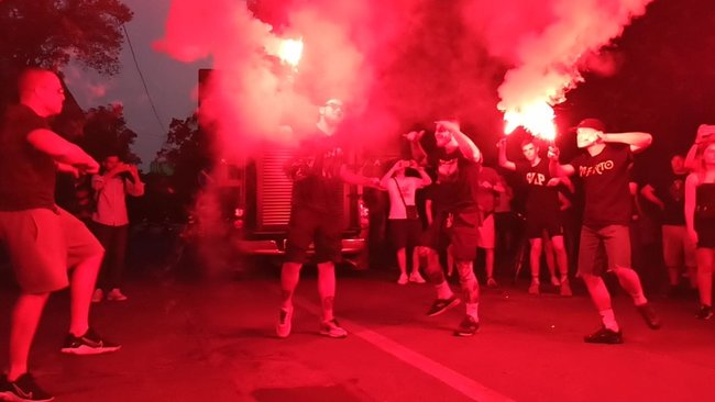 Акция в поддержку отставки Авакова с файерами и салютом прошла возле здания МВД 21