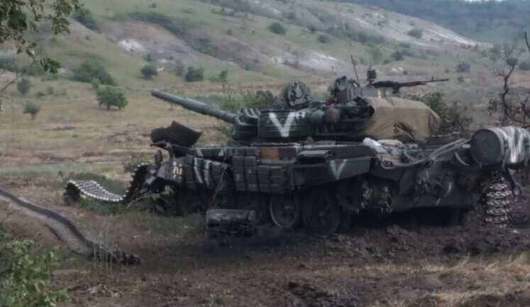 Ukrainian soldiers destroyed 12 tanks near Sviatohirsk. PHOTOS
