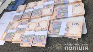 Полиция задержала на взятке заместителя директора столичного "Ледового стадиона"