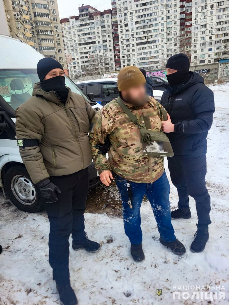 У Києві викрито чоловіка та жінку, які продавали авто, ввезені для ЗСУ