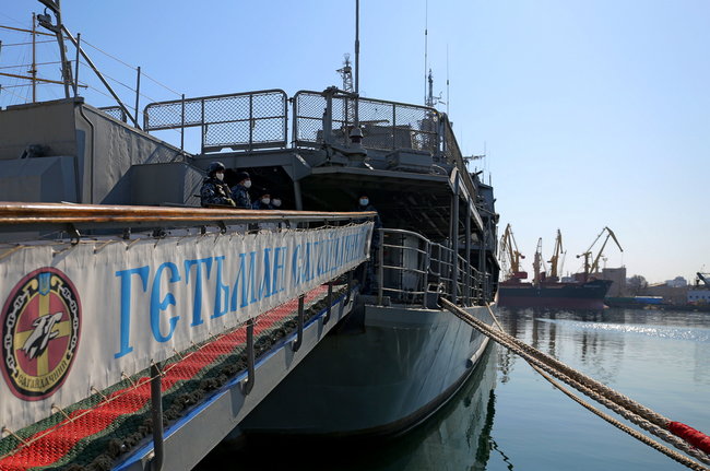 Таран и Хомчак посетили флагман ВМС Украины фрегат Гетьман Сагайдачний 04