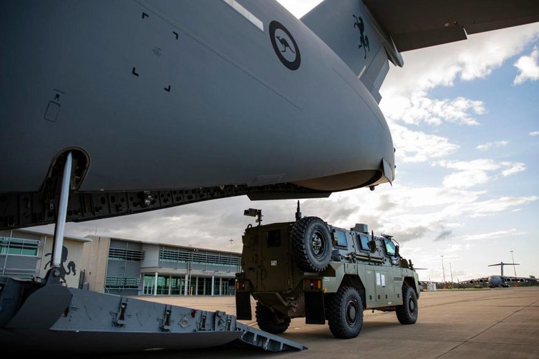 Австралия передала Украине 20 бронетранспортеров Bushmaster 09