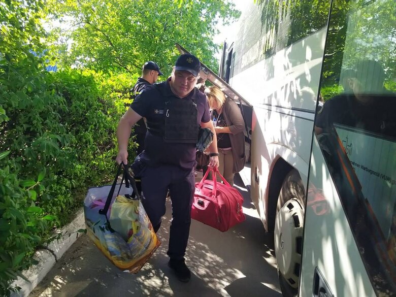 Еще почти 600 гражданских эвакуировали из Донетчины, - ГСЧС 06