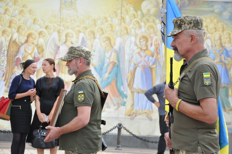Із загиблим в бою з окупантами воїном Романом Барвінком (Скрипалем) попрощалися в Києві 13