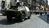 В День Независимости во Львове оппозиция вывела на улицы военную технику. ФОТОрепортаж