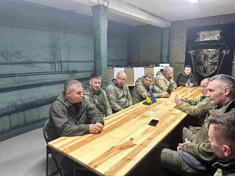 Допомога Кличка фронту