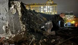 В Днепровском районе Киева обломки разрушили здание, спасатели обнаружили тело погибшего человека