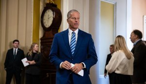 Пришло время для рассмотрения санкций США против РФ, - лидер республиканцев в Сенате Тун