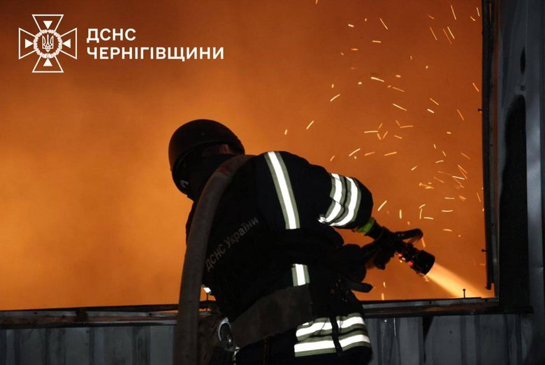 Росіяни масовано атакували Ніжин ударними безпілотниками.