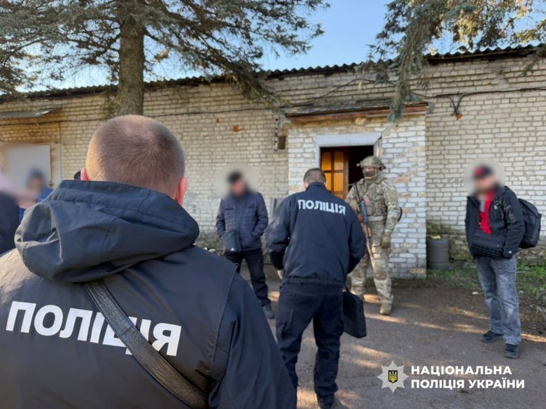 32 підозрюваних: поліція викрила канали незаконного обігу зброї