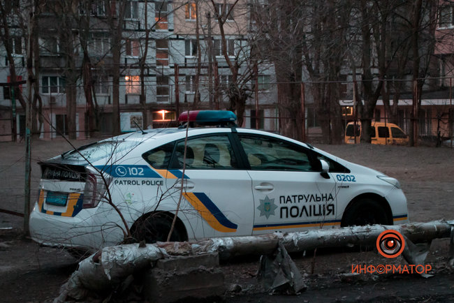Неподалік дитячого майданчика в Дніпрі знайшли повішеного чоловіка 05