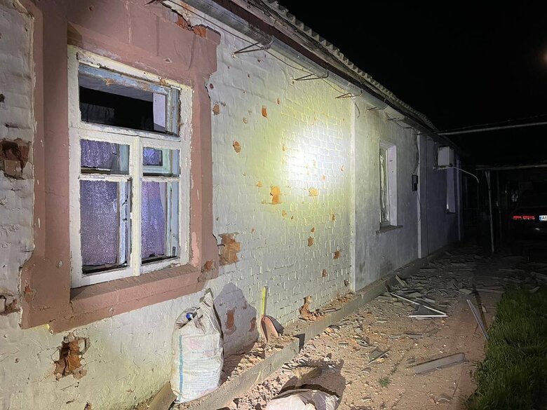 1 людина загинула і 3 - зазнали поранень унаслідок нічного обстрілу Нікопольщини, - ОВА 05
