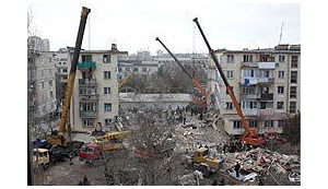 ВЗРЫВ В ЕВПАТОРИИ ОЦЕНИЛИ В ПОЛИТИЧЕСКОМ ЭКВИВАЛЕНТЕ (Ъ)