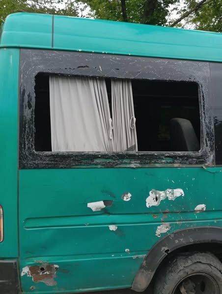 Россияне сбросили с дрона взрывчатку на эвакуационный автобус
