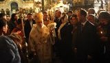 На пасхальном богослужении во Владимирском соборе из политиков были только оппозиционные. ФОТОрепортаж