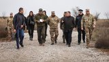 МВС підтримує бойові підрозділи, які захищають Україну - Аваков на базі "Азова". ФОТО