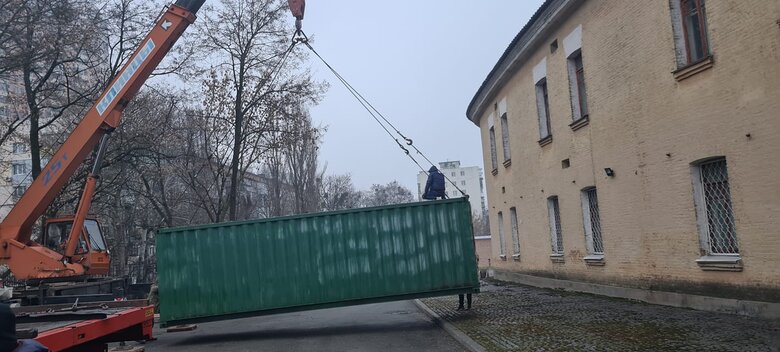 Волонтери передали Головному військовому клінічному госпіталю генераторну станцію, - волонтерка Солошенко 04