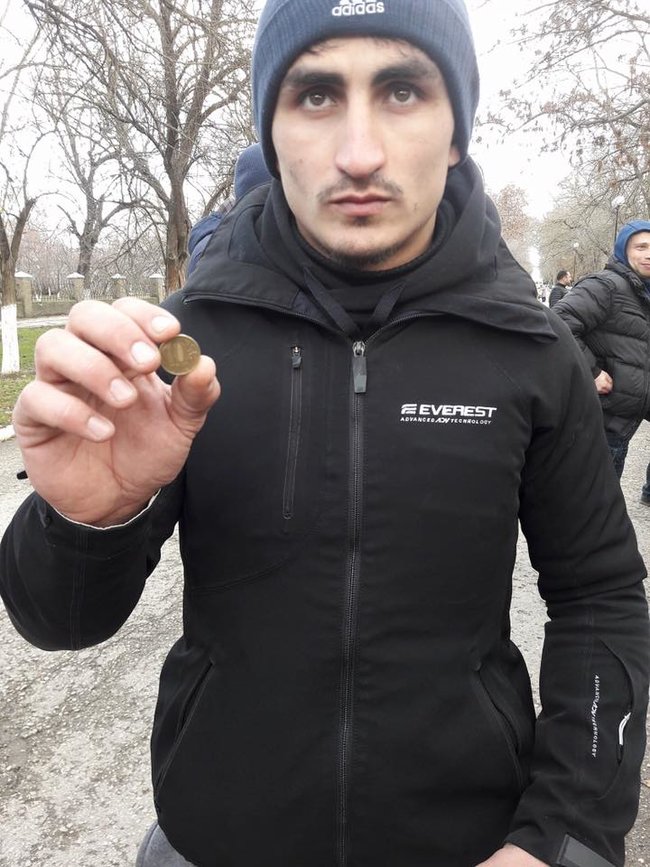 Occupying authorities apprehend two Crimean Tatar activists after searches in their houses 04 Occupying authorities apprehend two Crimean Tatar activists after searches in their houses 04