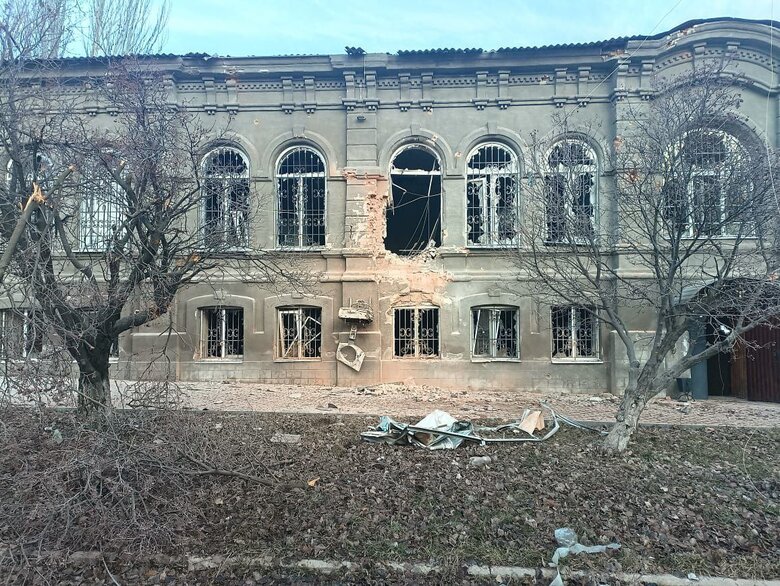 Ніч на Донеччині: удари з Градів по Авдіївці та обстріли Курахового. У центрі Бахмута пошкоджено історичну будівлю 03