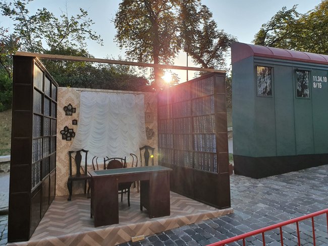 На Алеї Героїв Небесної Сотні встановлюють декорації посеред меморіалу. Виглядає гидко. Очі розстріляних зазирають у радянську хрущовку, - Кутєпов 01