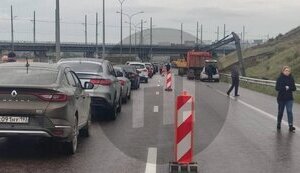 Черги автомобілів на Керченський міст тягнуться на кілометри, пором не пустили, - ЗМІ. ВІДЕО+ФОТОрепортаж