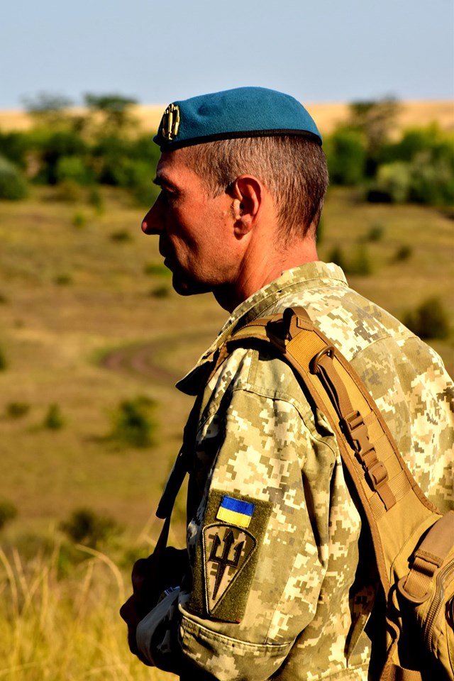 Экипажи БМП соревновались в Донецкой области 05