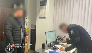 Побили чоловіка біля ТЦК у Києві: двом працівникам поліції повідомили про підозру. ВІДЕО+ФОТО