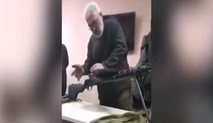 Инструктаж сержанта ВСУ Савельева касательно пулемета Дегтярева попал в главные российские новости. ВИДЕО