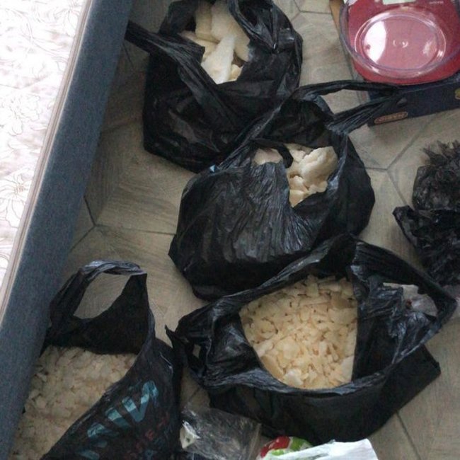 Столичная прокуратура совместно с Нацполицией разоблачила наркосиндикат, который возглавлял бывший правоохранитель. Изъята рекордная партия метадона на 2 млн долларов 04