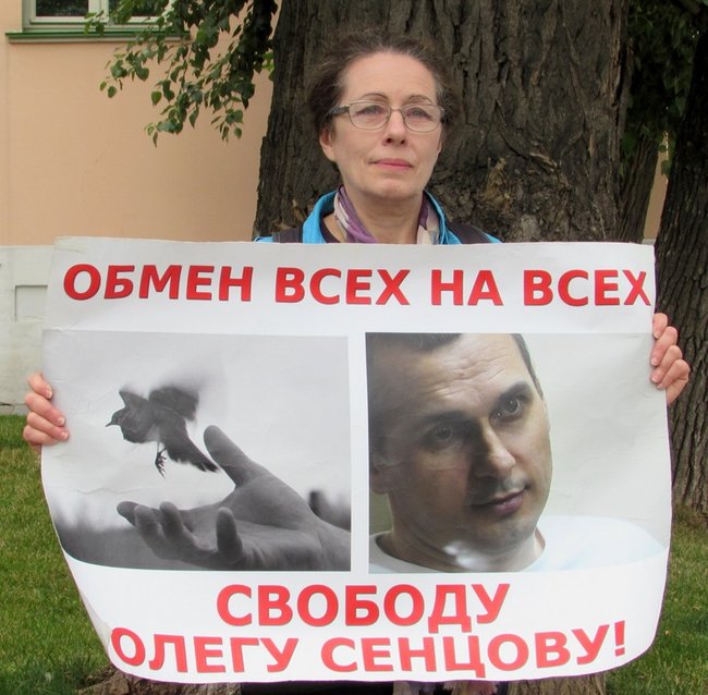 Одиночные пикеты с требованием освободить Сенцова прошли в Москве 08